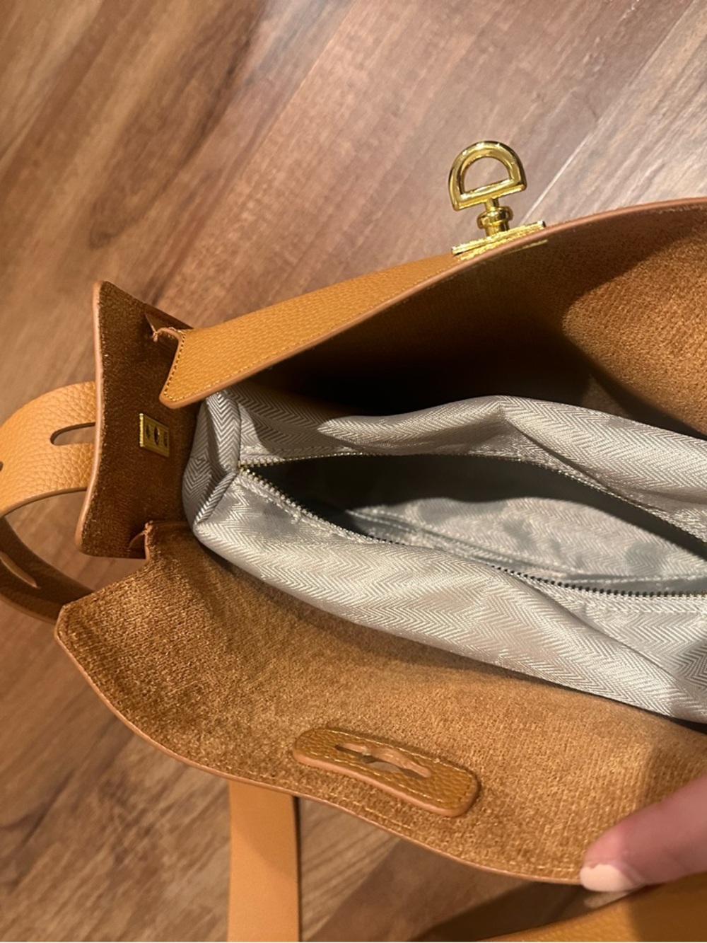 Women's Tan Leather Crossbody Bag - Structured Shoulder Bag - Picture 5 of 8